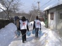Crucea Roşie ,jandarmii şi pompierii au distribut apă plată locuitorilor din cartierele Bana şi Schela Mare