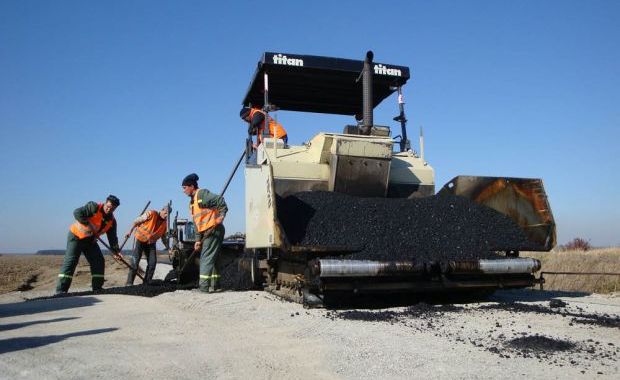 Fonduri europene pentru asfaltarea unor drumuri din orasul Racari