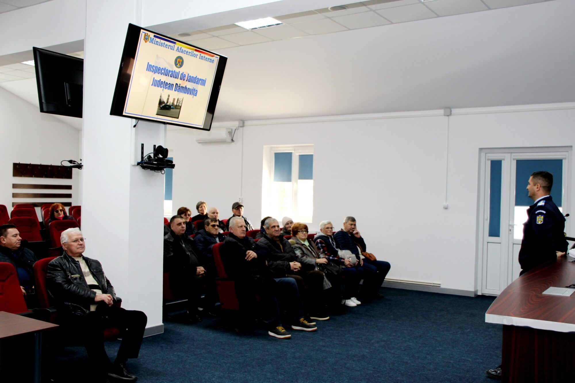 Jandarmii dâmbovițeni au primit astăzi, 30 ianuarie 2025, vizita unui grup de membri ai Sucursalei Câmpulung a Asociației Naționale a Cadrelor Militare în Rezervă și în Retragere din Ministerul Afacerilor Interne.