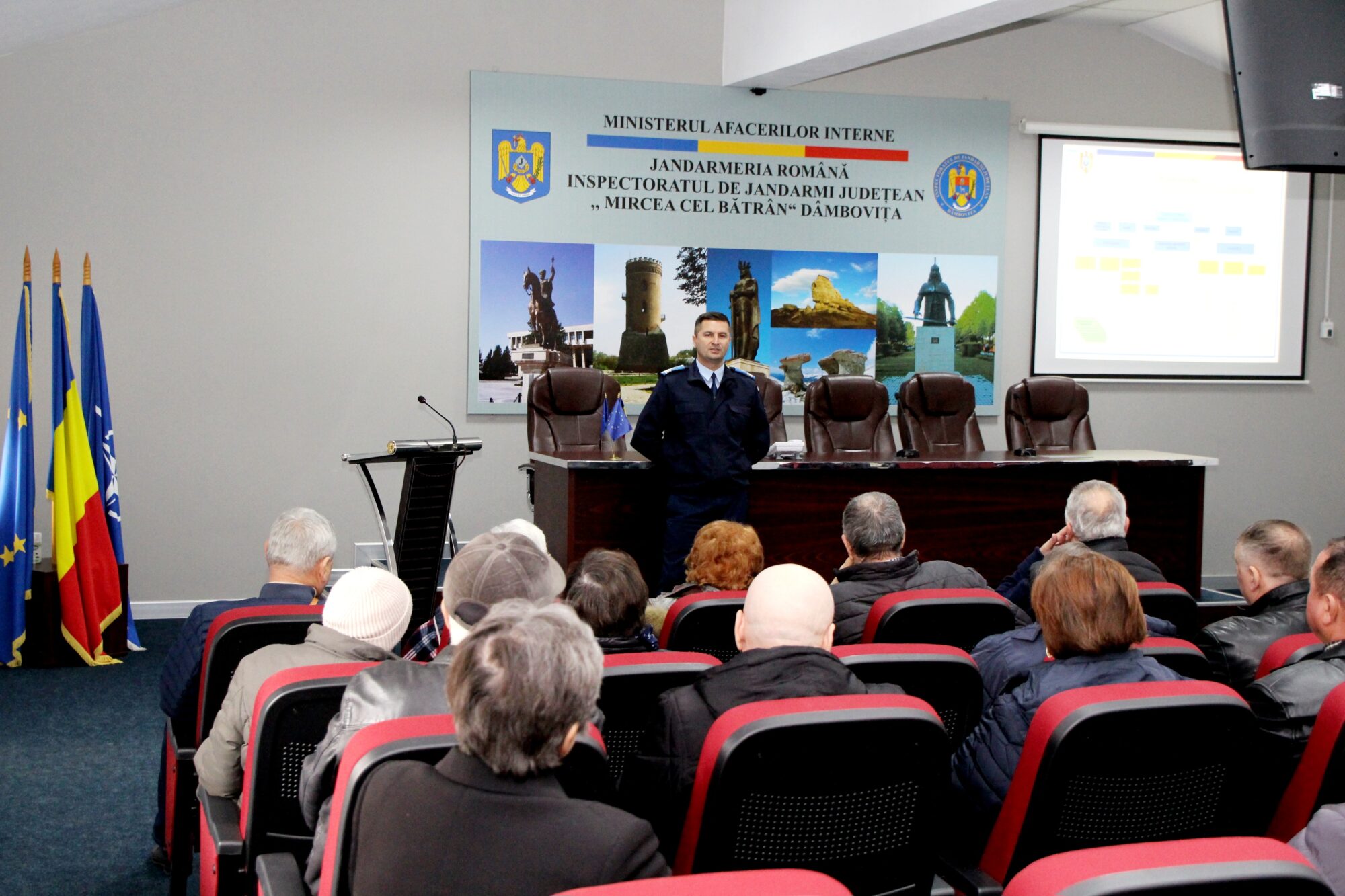 Jandarmii dâmbovițeni au primit astăzi, 30 ianuarie 2025, vizita unui grup de membri ai Sucursalei Câmpulung a Asociației Naționale a Cadrelor Militare în Rezervă și în Retragere din Ministerul Afacerilor Interne.